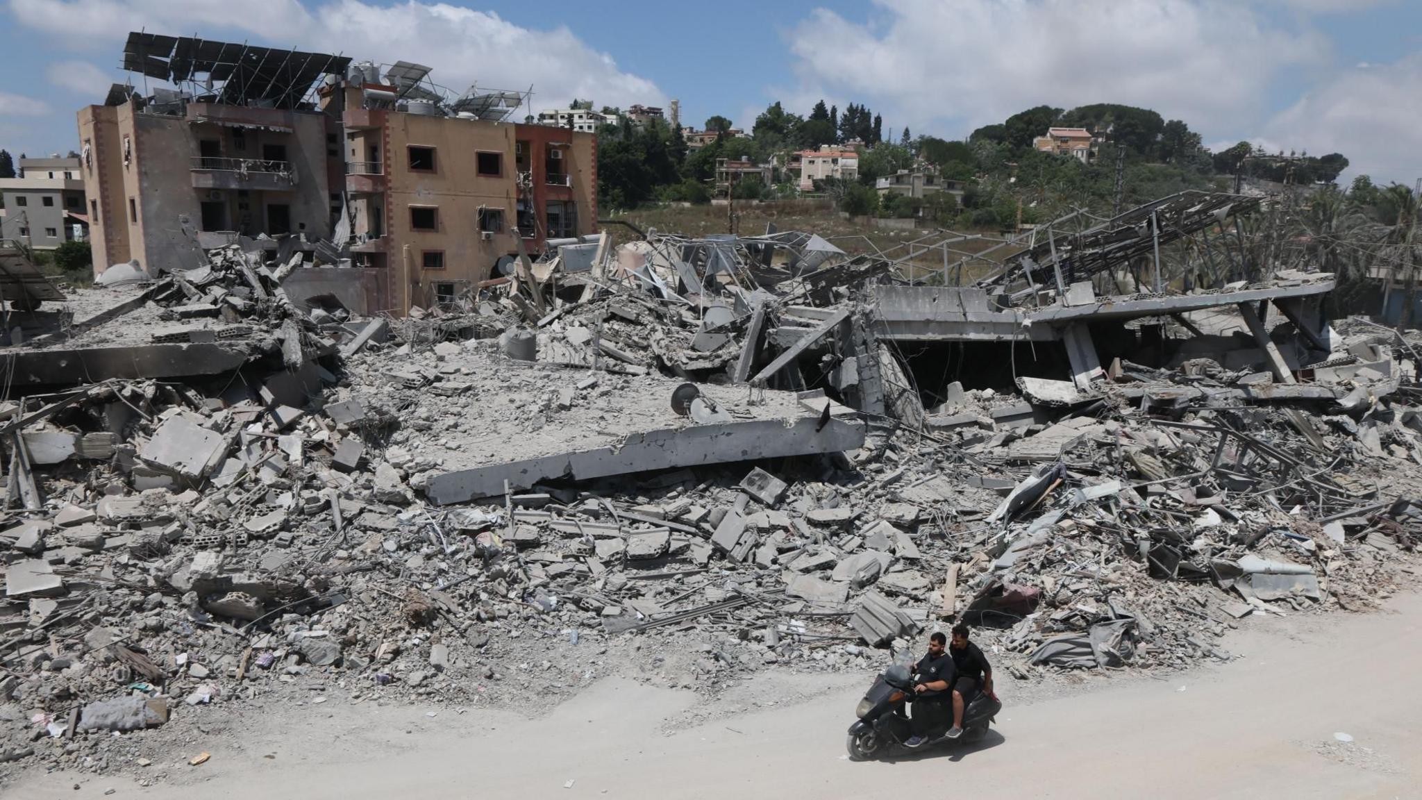 Israeli troops kill two near Lebanese ceasefire