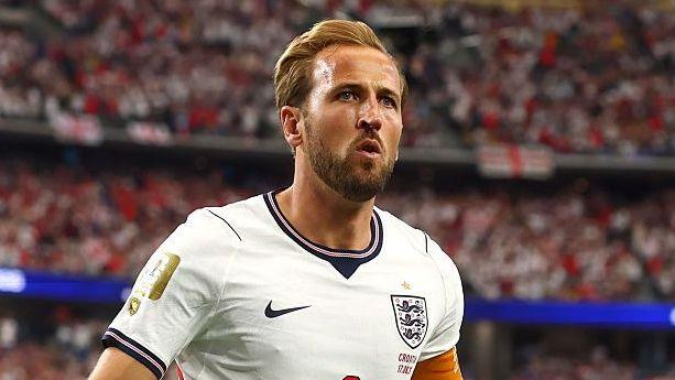 Harry Kane in England kit