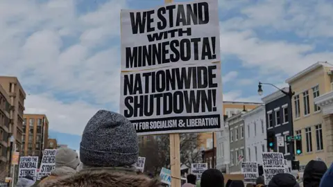 Intensified Talks Aim to Prevent US Government Shutdown Following Minneapolis Shooting