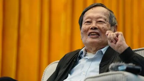 Tributes Pour In as Nobel Laureate Chen Ning Yang Passes at 103