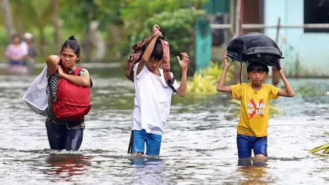Philippines Braces for Devastating Typhoon Fung-wong Following Recent Storm Destruction