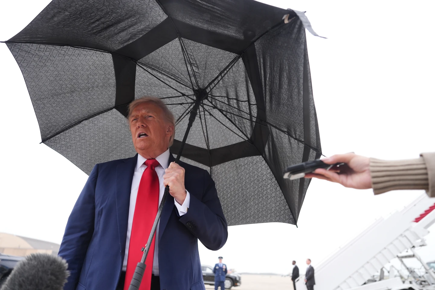Trump Threatens to Send Tomahawk Missiles to Ukraine if Russia Doesn't Settle