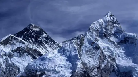 Rescue Operations Underway for Nearly 1,000 Trapped on Mount Everest