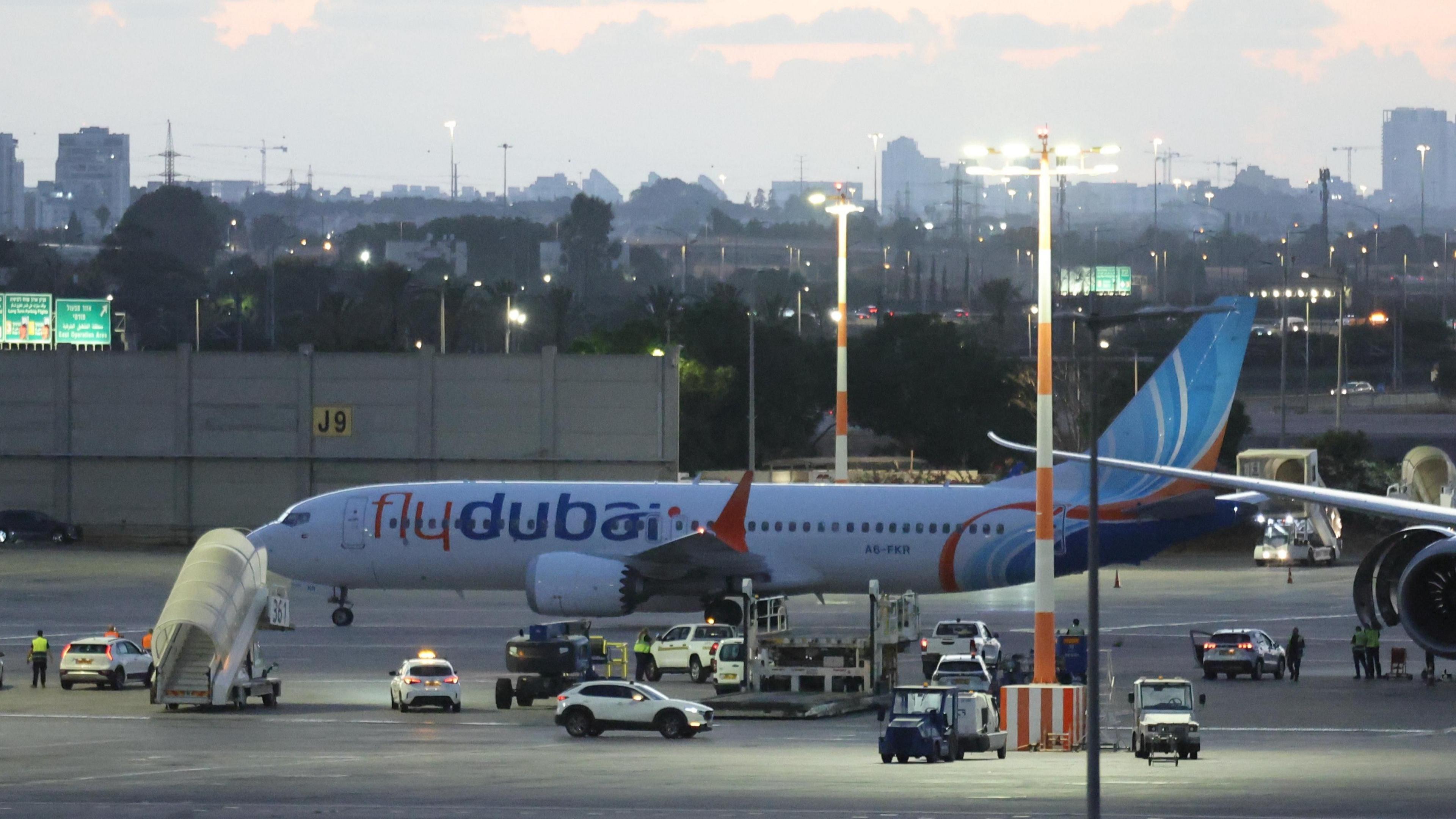 Heroic Passengers Halt Stabbing on Israel‑Bound Flight, Plane Lands Safely in Saudi Arabia